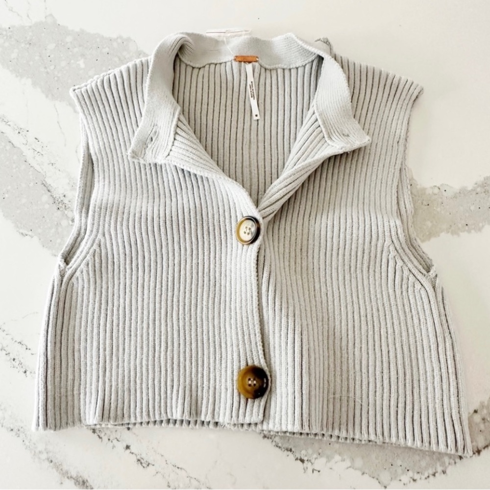Free People Naiome Rib Vest
TRUTHSAYER, Size Medium - Picture 6 of 8